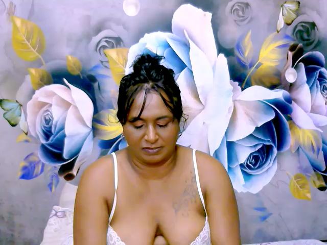 Live sex webcam photo for Indiansparkz #272686150