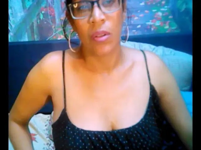 Live sex webcam photo for Indiantigeres #273398169