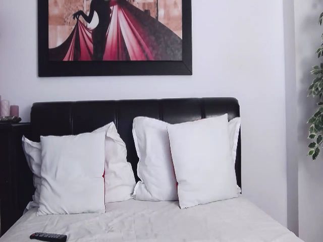 Live sex webcam photo for InnaHottyX #272407654