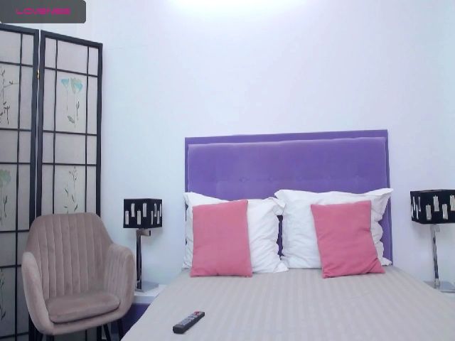 Live sex webcam photo for InnaHottyX #273433266