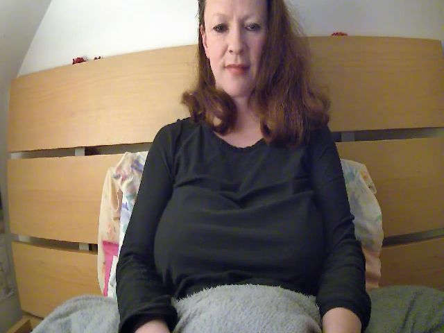 Live sex webcam photo for IrishSlutWife #272913528