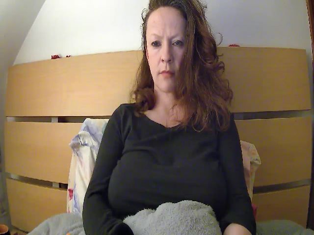 Live sex webcam photo for IrishSlutWife #272925325