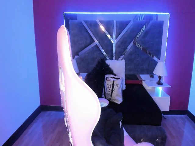 Live sex webcam photo for Isa__santos #272650453