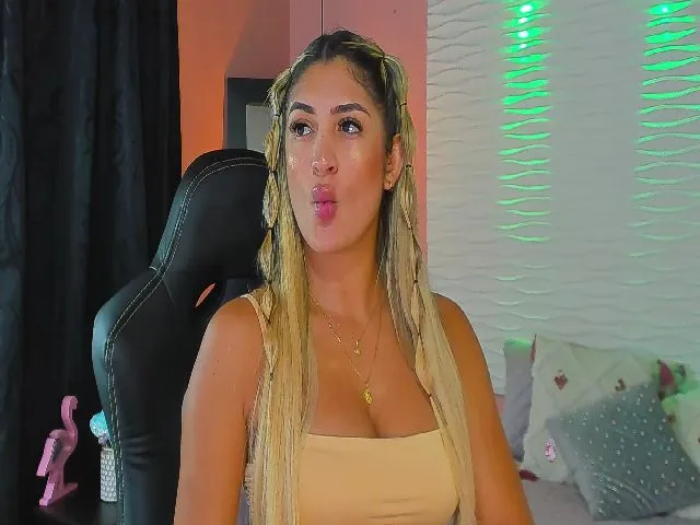 Live sex webcam photo for IsabelaBrown #272485363