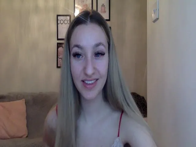 Live sex webcam photo for Isabellrose23 #272946206