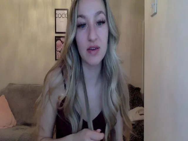 Live sex webcam photo for Isabellrose23 #273027681