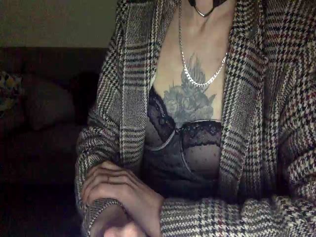 Live sex webcam photo for Ishtar33 #272996697