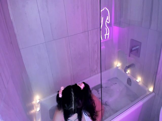 Live sex webcam photo for Itsivyblue #273714534