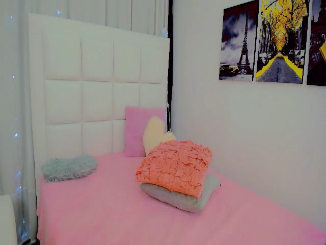 Live sex webcam photo for IvannaSofia20 #273737439