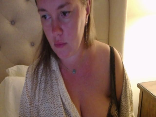 Live sex webcam photo for J0llye #274446940