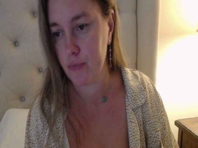 Live sex webcam photo for J0llye #275121086