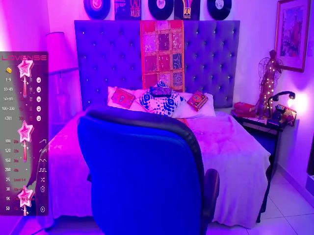 Live sex webcam photo for JEADOREEVA #274198963