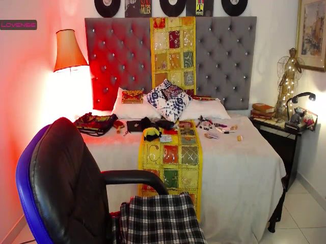 Live sex webcam photo for JEADOREEVA #274210699