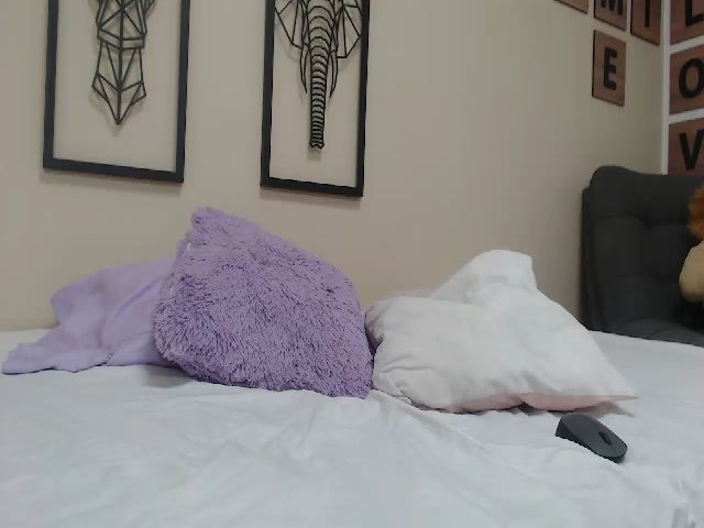 Live sex webcam photo for JENELOTIZZ #273012888