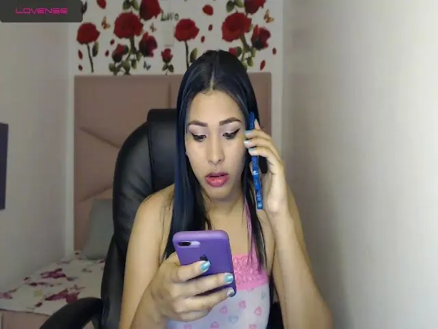 Live sex webcam photo for JLoXxxHots #273208127