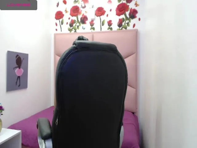 Live sex webcam photo for JLoXxxHots #273480380