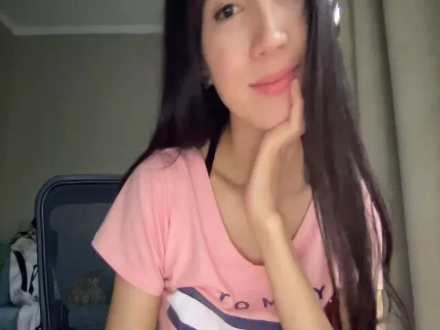 Live sex webcam photo for JUICY_KRISSY #271990741