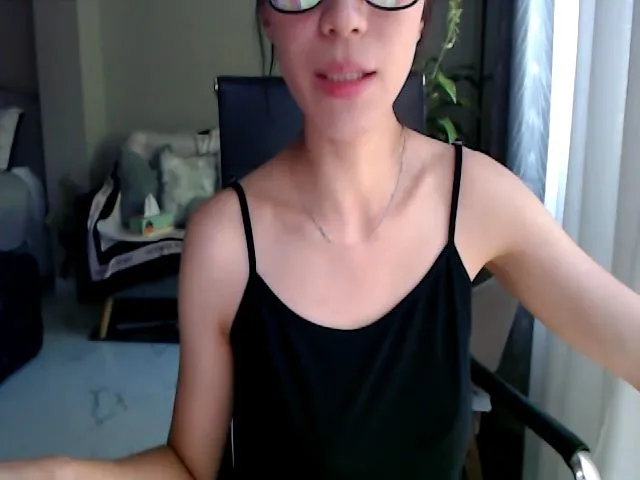 Live sex webcam photo for JUICY_KRISSY #273334993