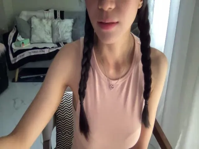 Live sex webcam photo for JUICY_KRISSY #273377512