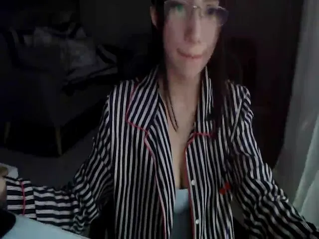 Live sex webcam photo for JUICY_KRISSY #273568959