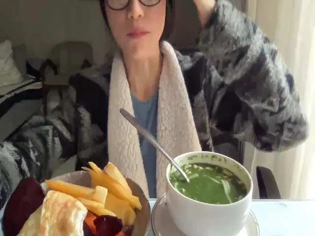 Live sex webcam photo for JUICY_KRISSY #273672395