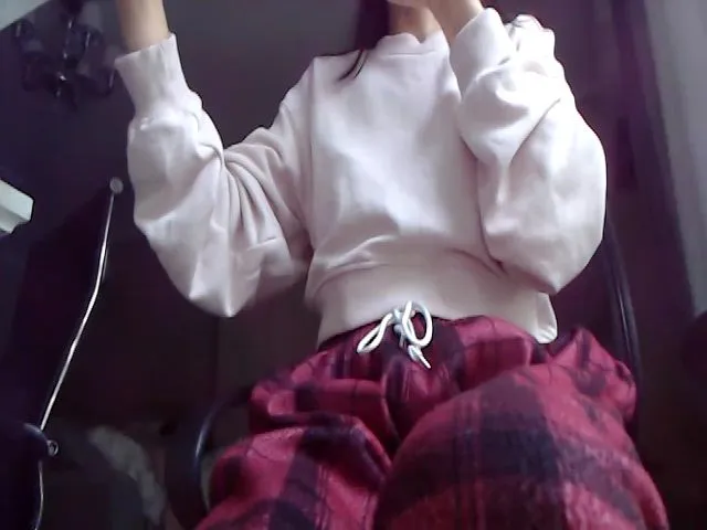 Live sex webcam photo for JUICY_KRISSY #273718357