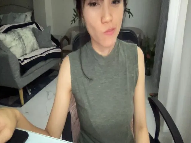 Live sex webcam photo for JUICY_KRISSY #273802099