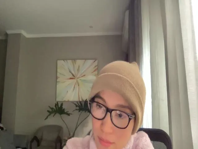 Live sex webcam photo for JUICY_KRISSY #273843570