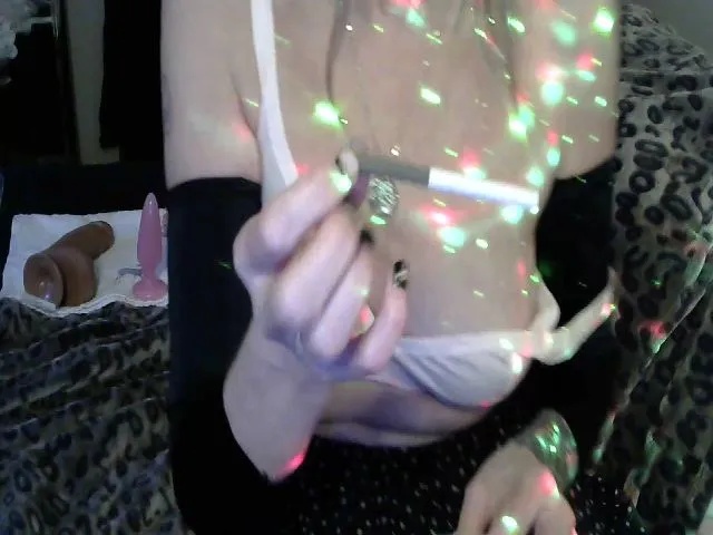 Live sex webcam photo for JadeGreen_ #273006123