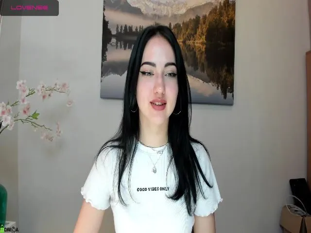 Live sex webcam photo for JaneJuicy #273600739