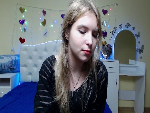 Live sex webcam photo for JaneOruell #273040802