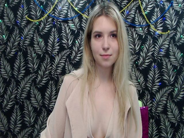 Live sex webcam photo for JaneOruell #273709675