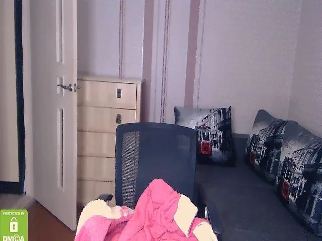 Live sex webcam photo for Janie06 #271763102