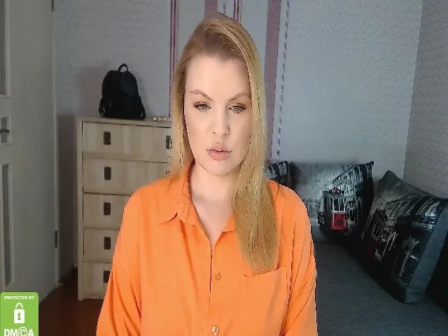 Live sex webcam photo for Janie06 #272145316