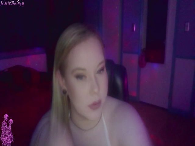 Live sex webcam photo for JanieBabyy #273048217