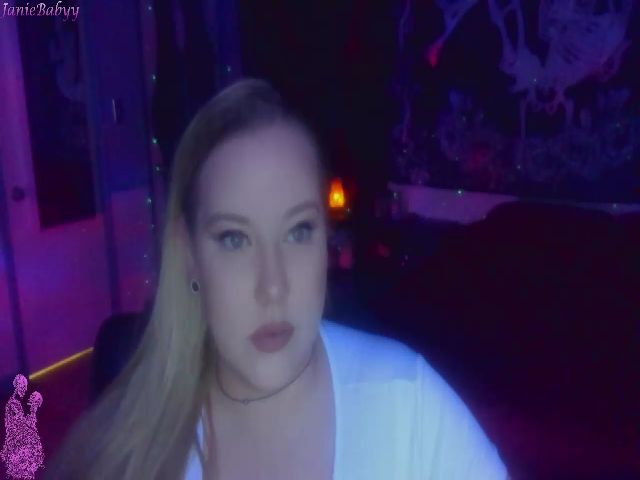 Live sex webcam photo for JanieBabyy #273468312