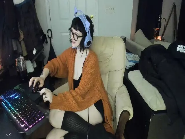 Live sex webcam photo for JanuaryEmberz #272093714