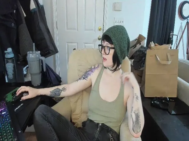 Live sex webcam photo for JanuaryEmberz #272209179