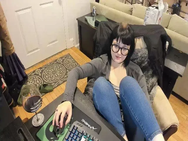 Live sex webcam photo for JanuaryEmberz #272289566