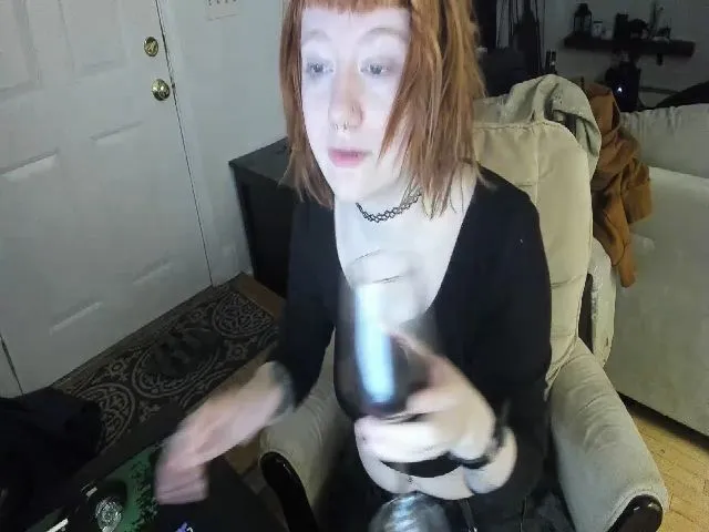 Live sex webcam photo for JanuaryEmberz #272398892