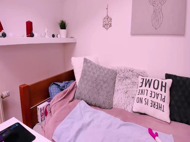 Live sex webcam photo for JassyBelleXO #272829785