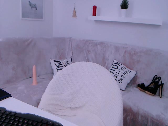 Live sex webcam photo for JassyBelleXO #273337363