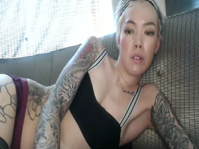 Live sex webcam photo for JenahTookes #272320866