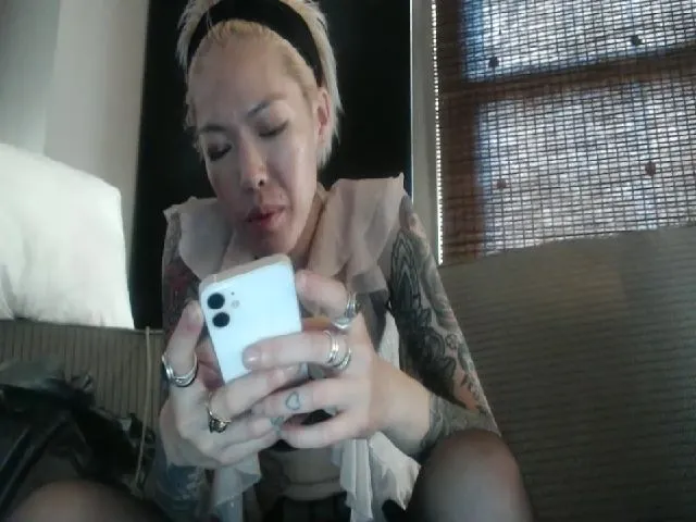 Live sex webcam photo for JenahTookes #272337926