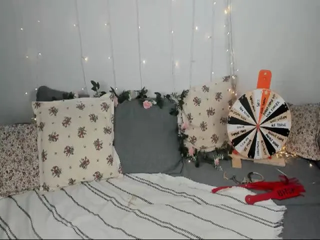 Live sex webcam photo for JenniJill #272518103