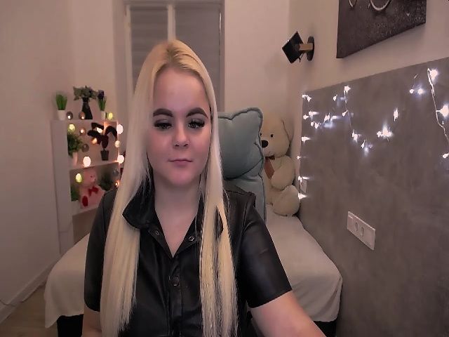 Live sex webcam photo for Jenni__fer #272392156