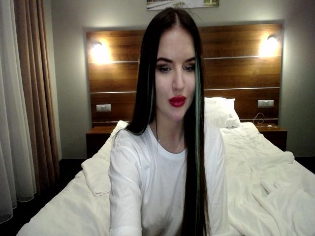 Live sex webcam photo for JenniferMoris #271936844