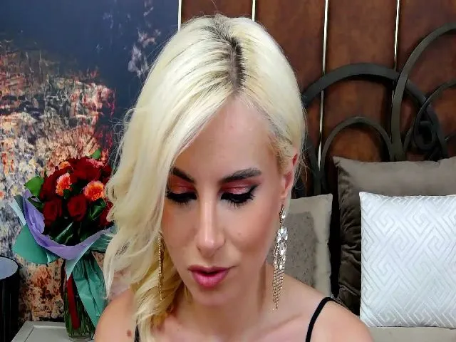 Live sex webcam photo for JenniferStoke #273663367