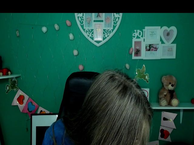 Live sex webcam photo for JennyLovelyS #272475584