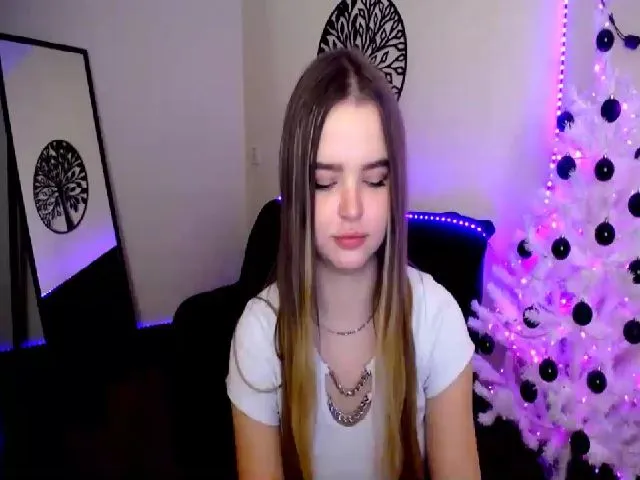 Live sex webcam photo for Jenny_LooVe #271805636